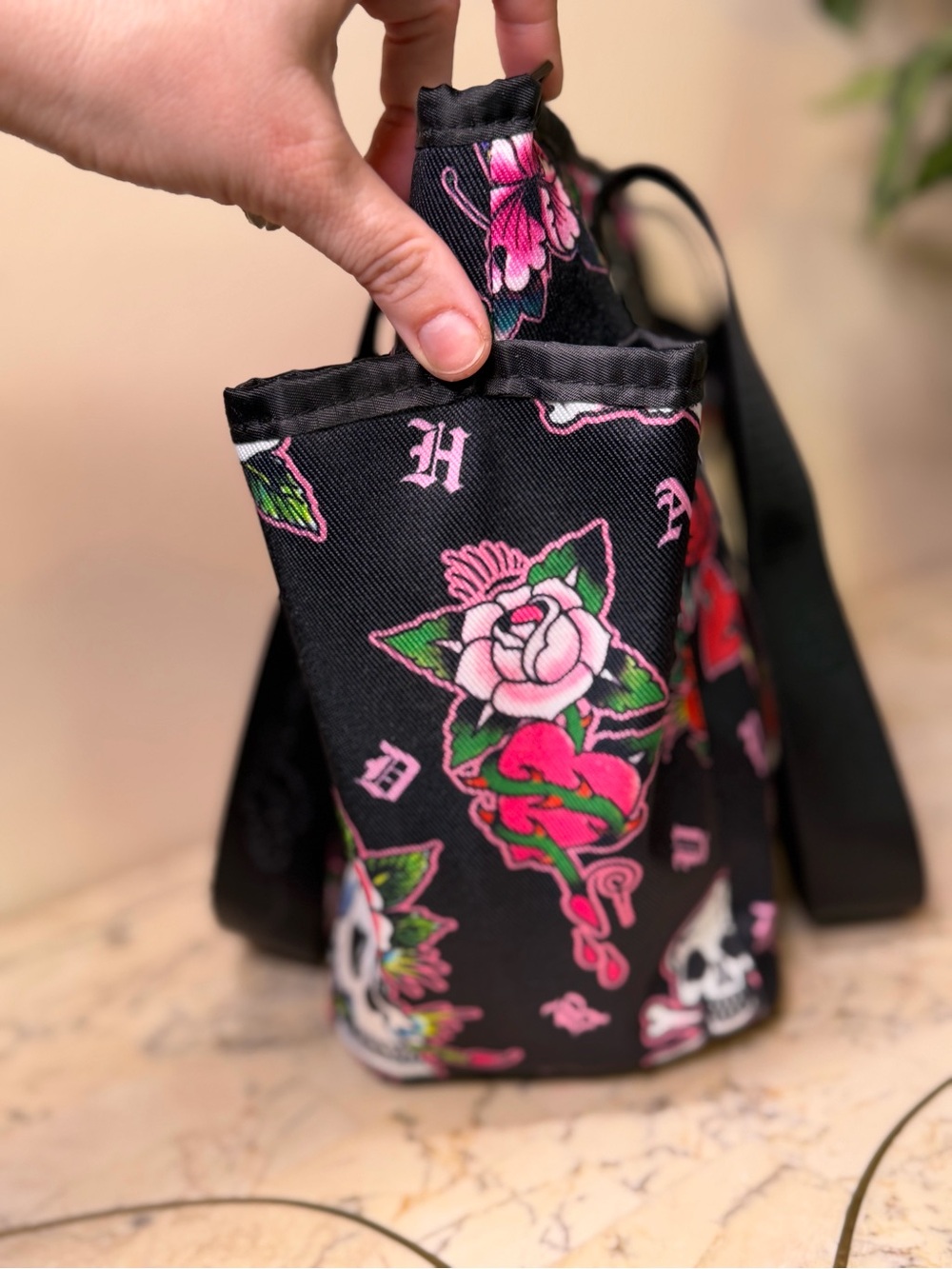 Ed Hardy Lunch Tote - Picture 6 of 9